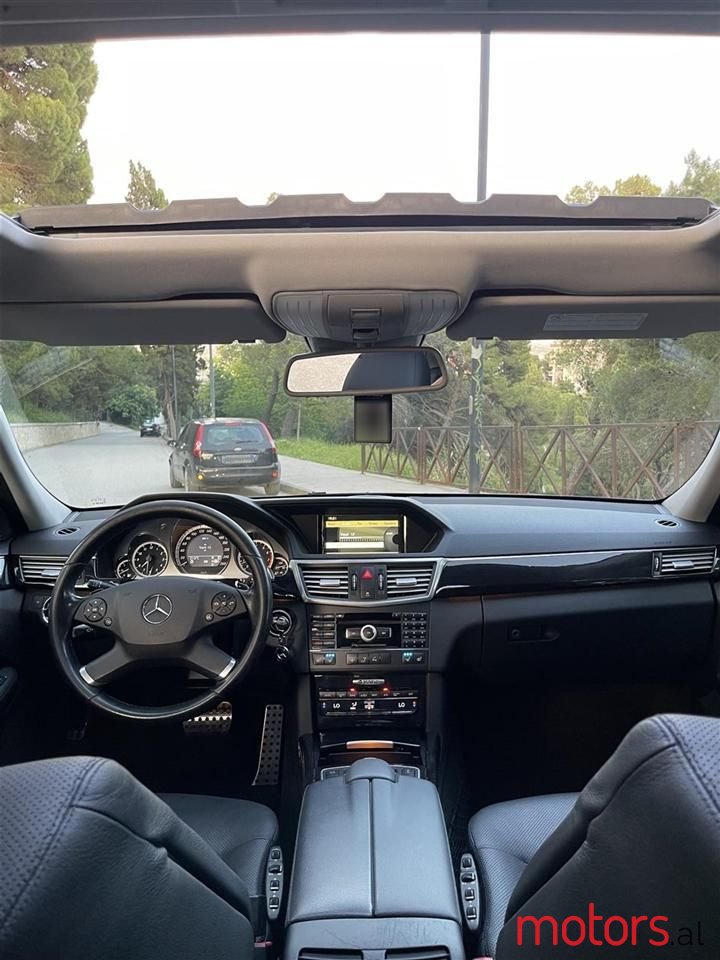 2011' Mercedes-Benz E 350 photo #3