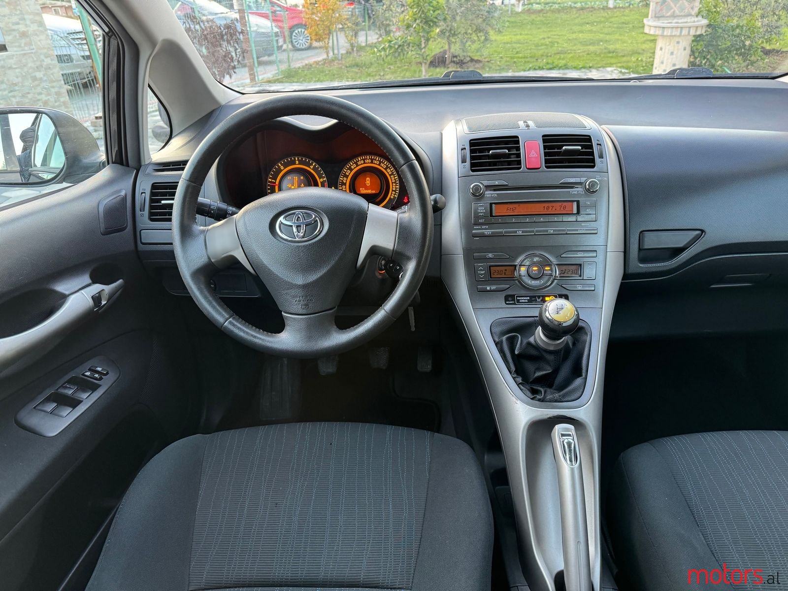 2008' Toyota Auris photo #5