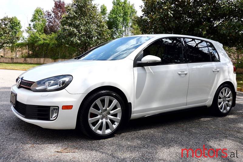 2010' Volkswagen Golf GTI photo #2