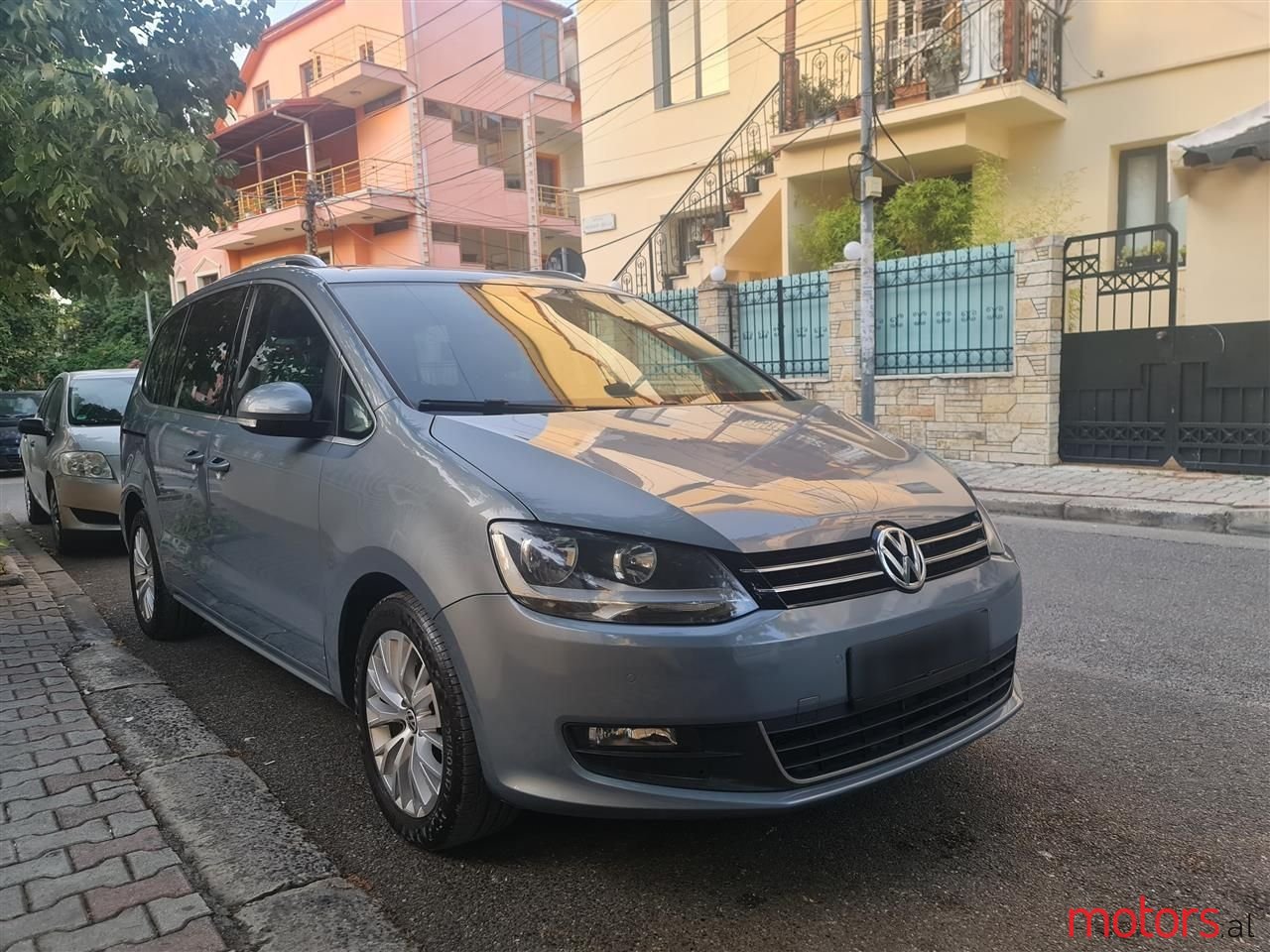 2011' Volkswagen Sharan photo #5