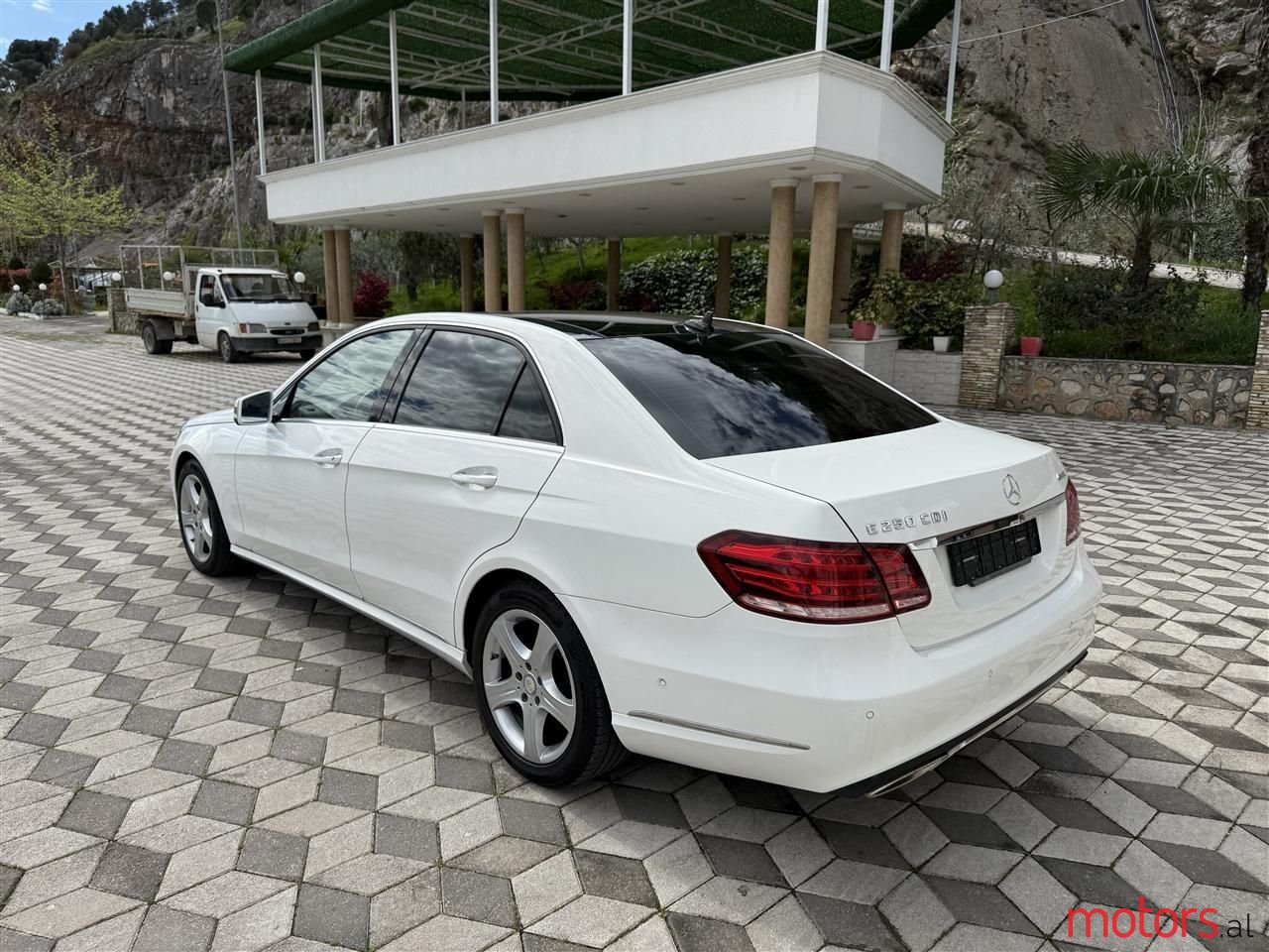 2014' Mercedes-Benz E 250 photo #2