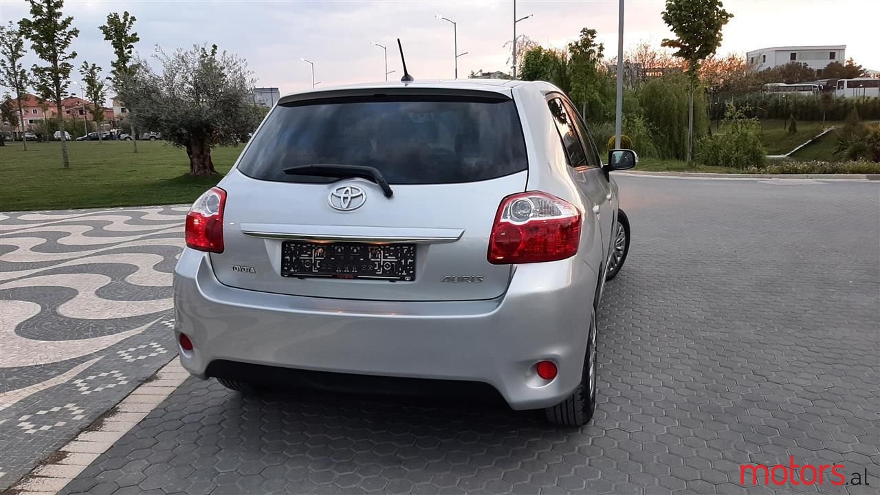 2010' Toyota Auris photo #5