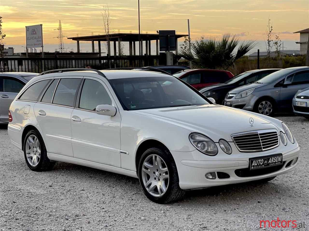 2004' Mercedes-Benz E 220 photo #3