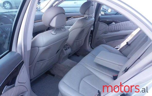 2004' Mercedes-Benz E-Class photo #2
