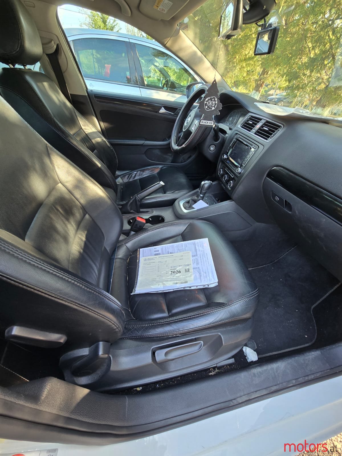 2012' Volkswagen Jetta photo #3