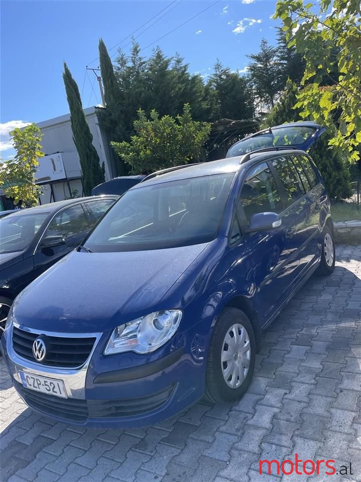 2007' Volkswagen Touran photo #2