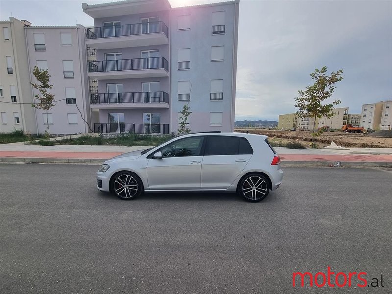 2016' Volkswagen Golf photo #5