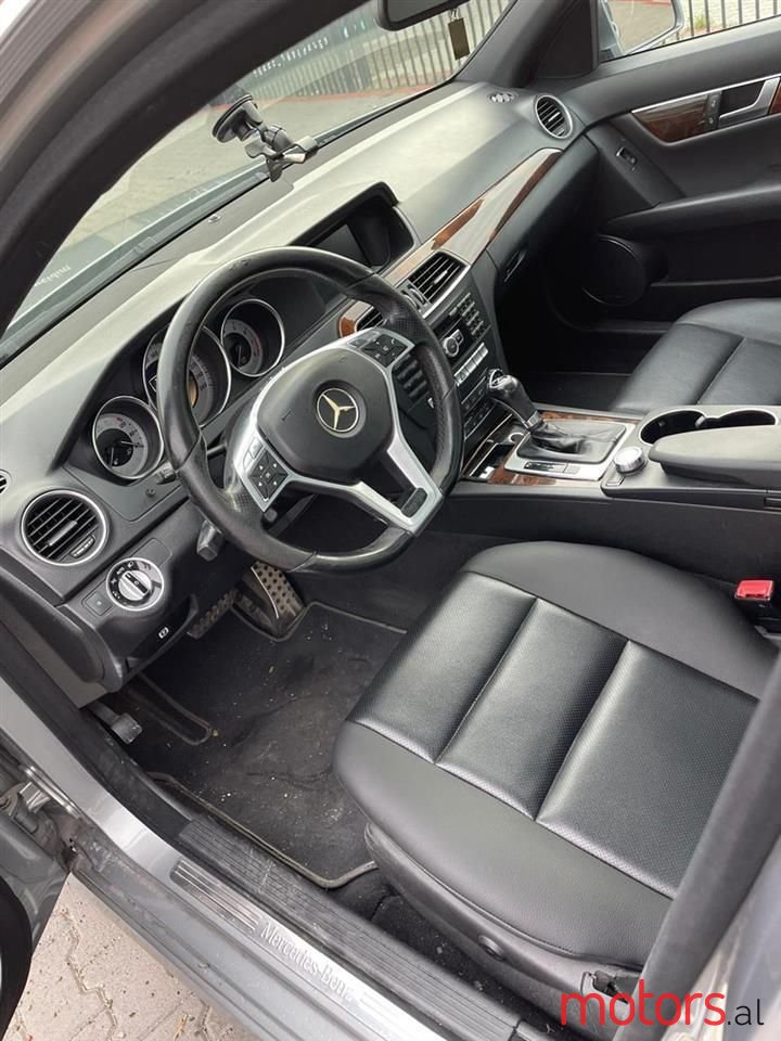 2012' Mercedes-Benz C 300 photo #3