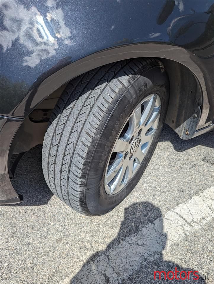 2005' Volkswagen Golf photo #2