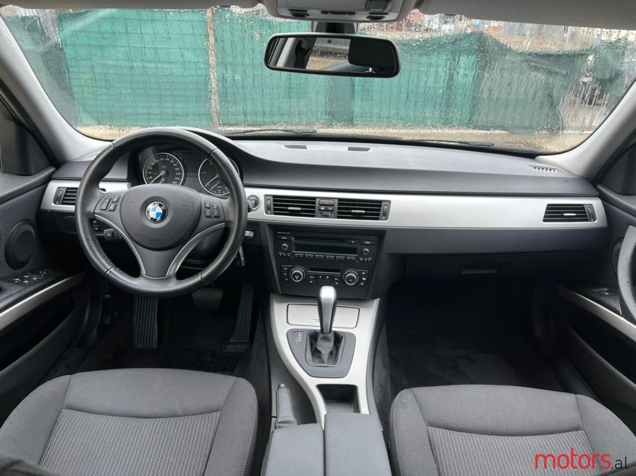 2010' BMW 318 photo #3