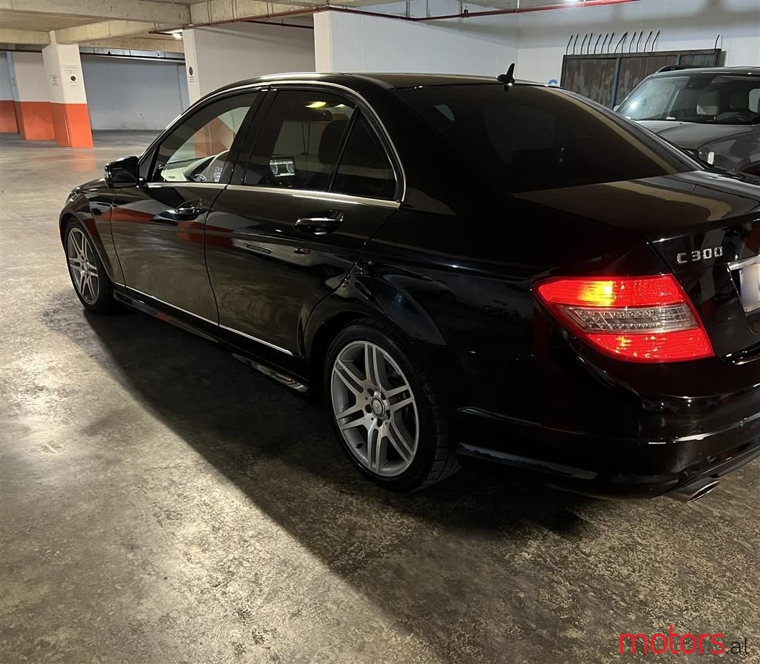 2011' Mercedes-Benz C 300 photo #2