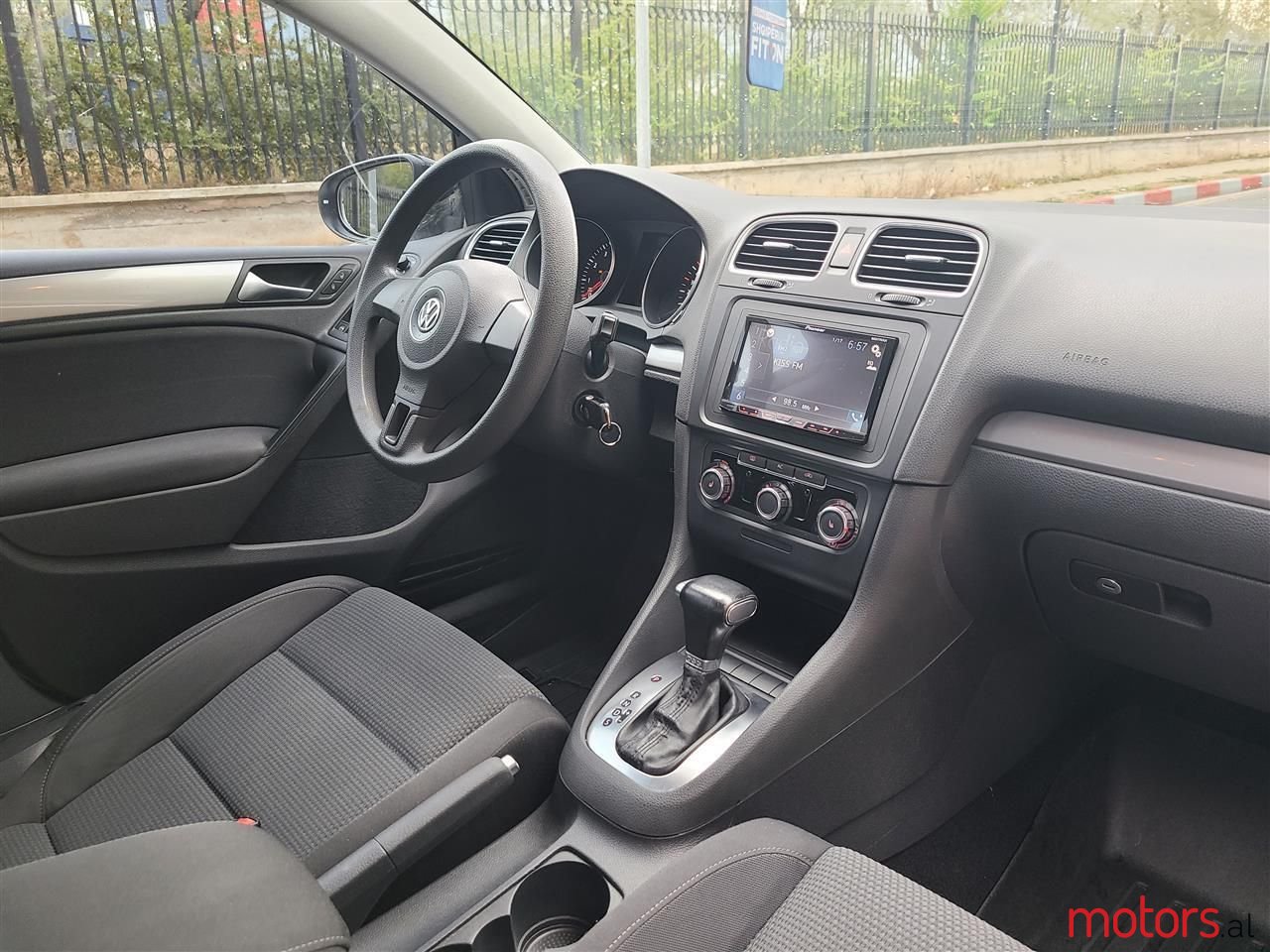 2010' Volkswagen Golf photo #4