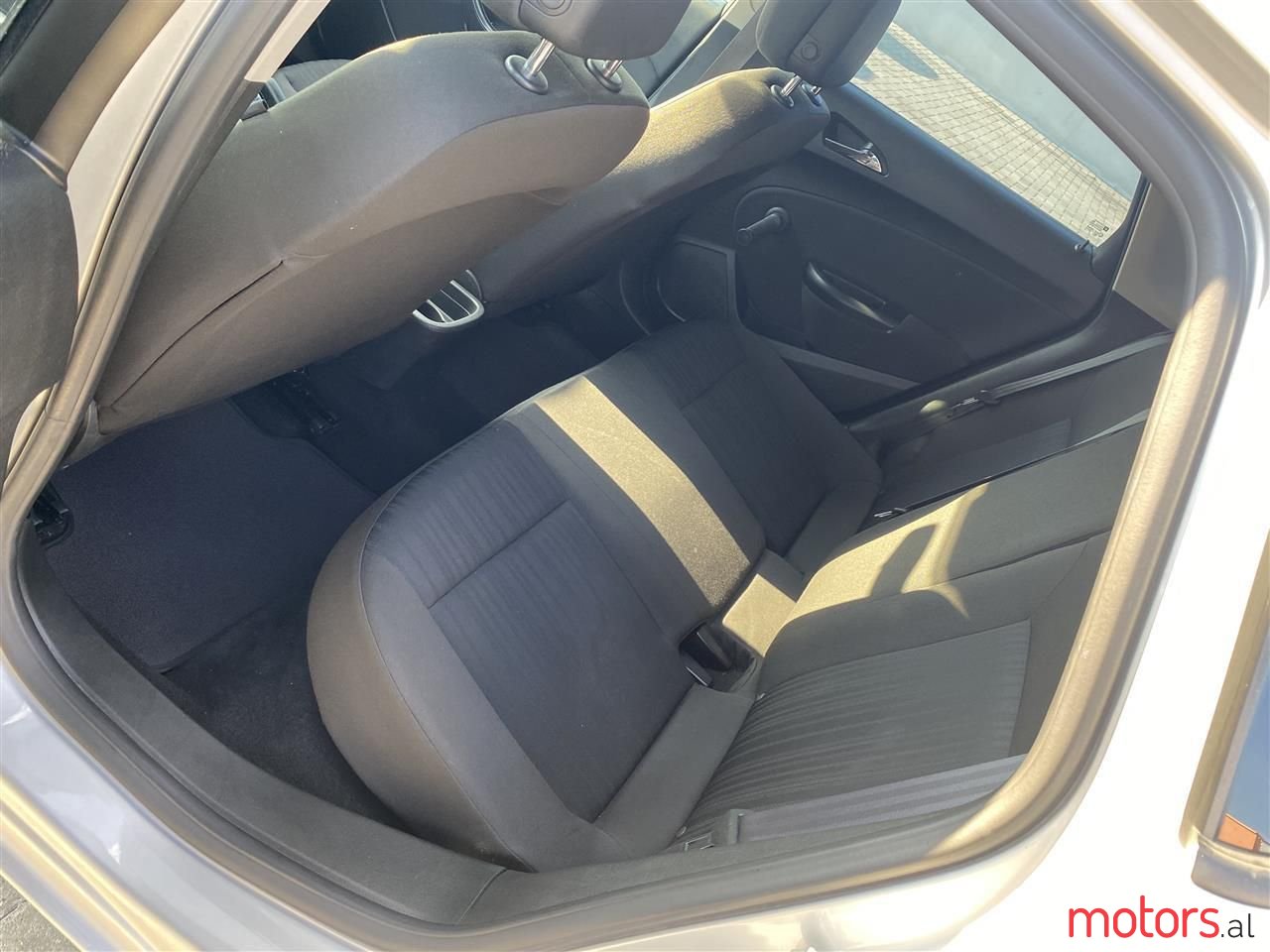 2014' Opel Astra photo #6