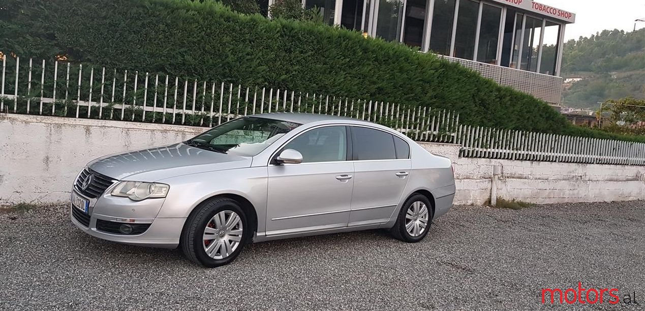 2005' Volkswagen Passat photo #1