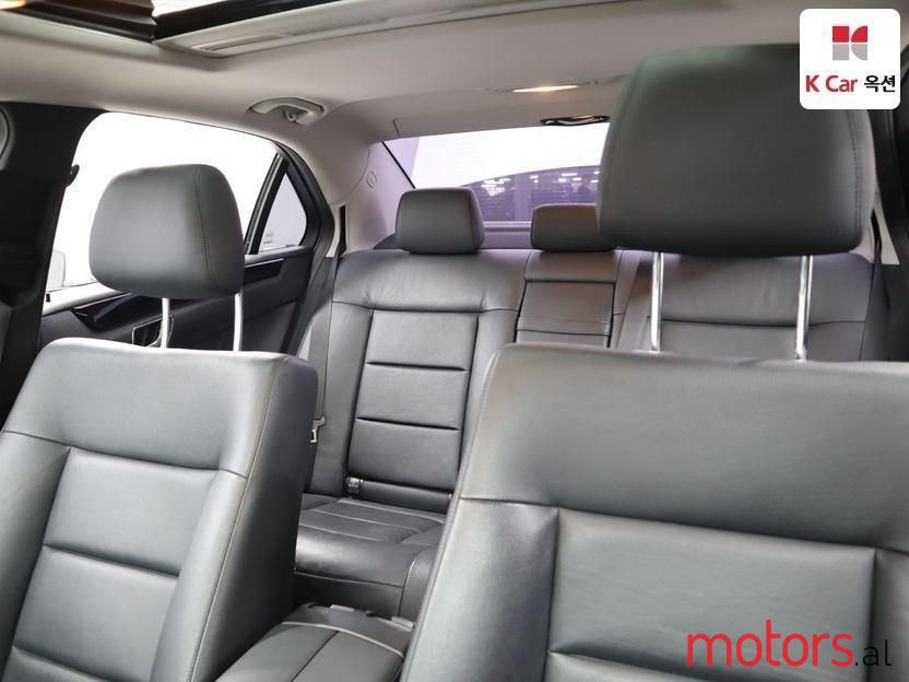 2011' Mercedes-Benz E 220 photo #5