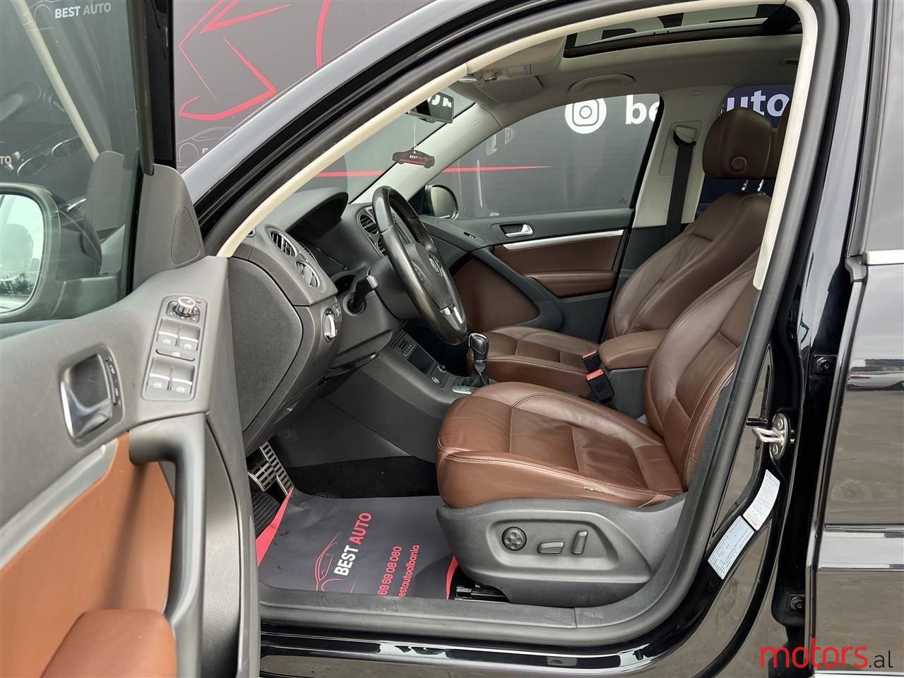 2012' Volkswagen Tiguan photo #6