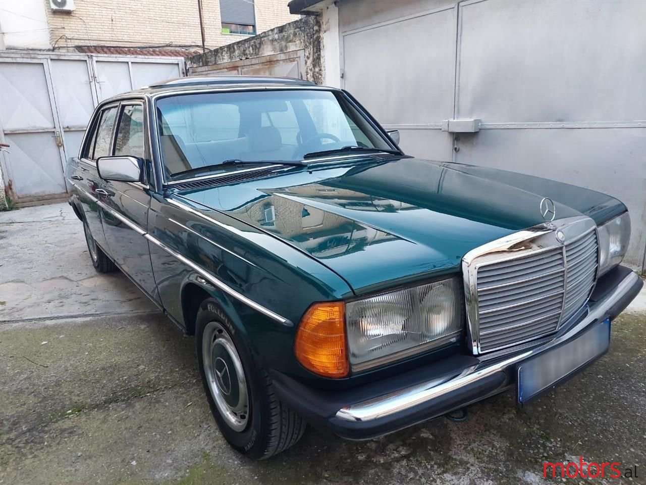1983' Mercedes-Benz 240 photo #3