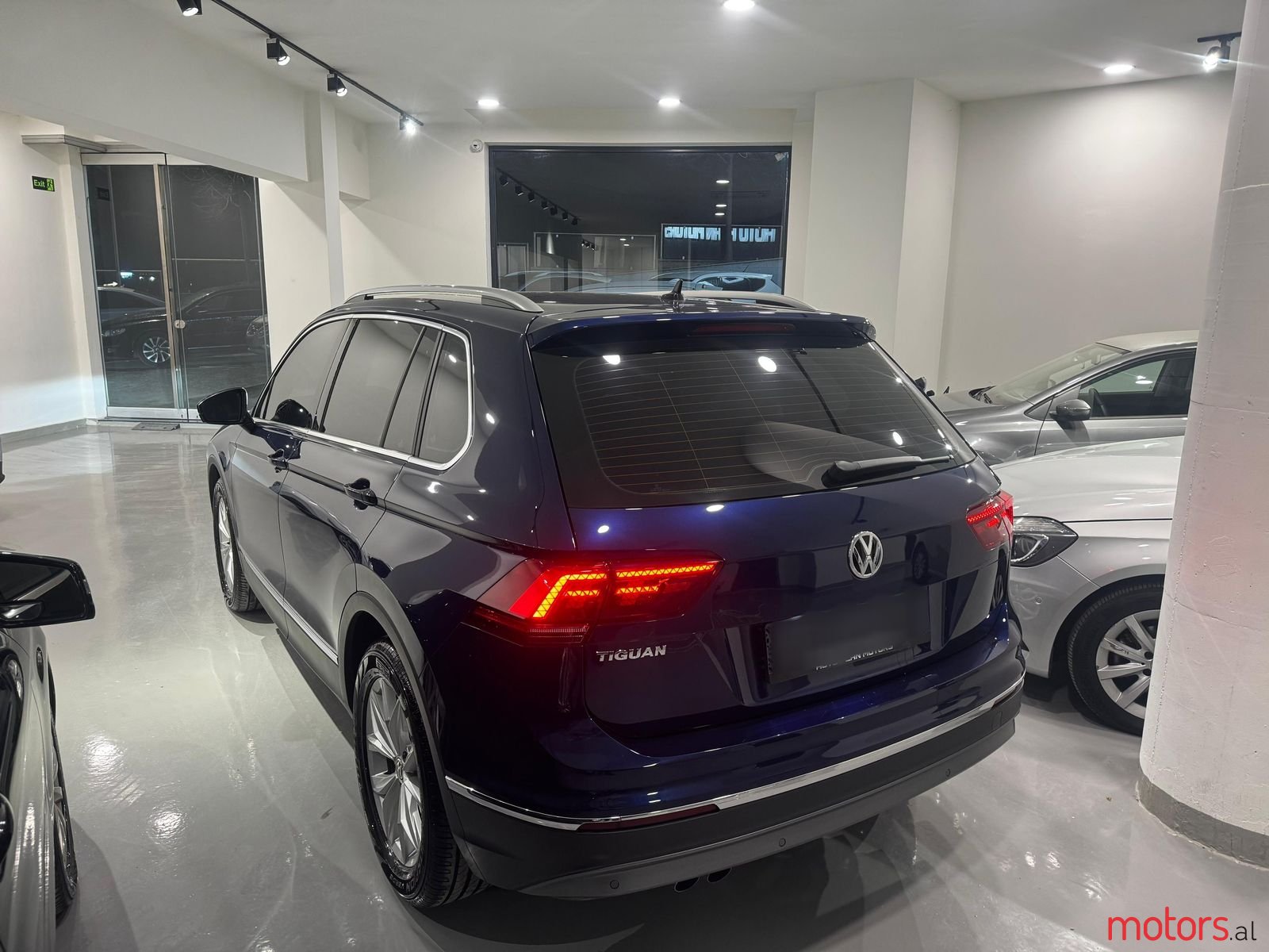 2018' Volkswagen Tiguan photo #2