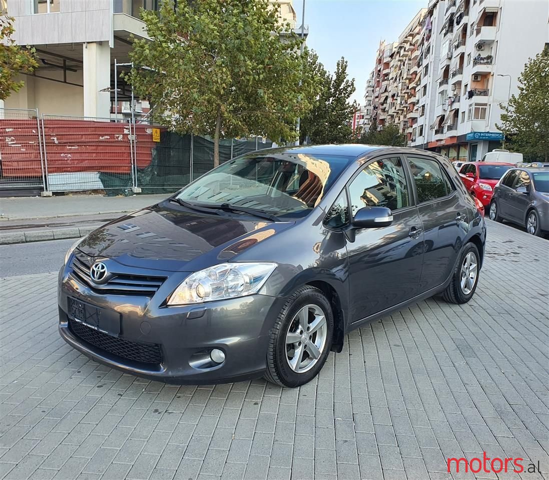 2010' Toyota Auris photo #2