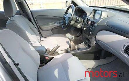 2003' Nissan Almera photo #2