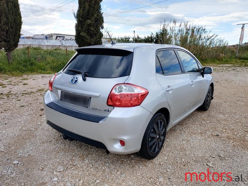 2012' Toyota Auris photo #2