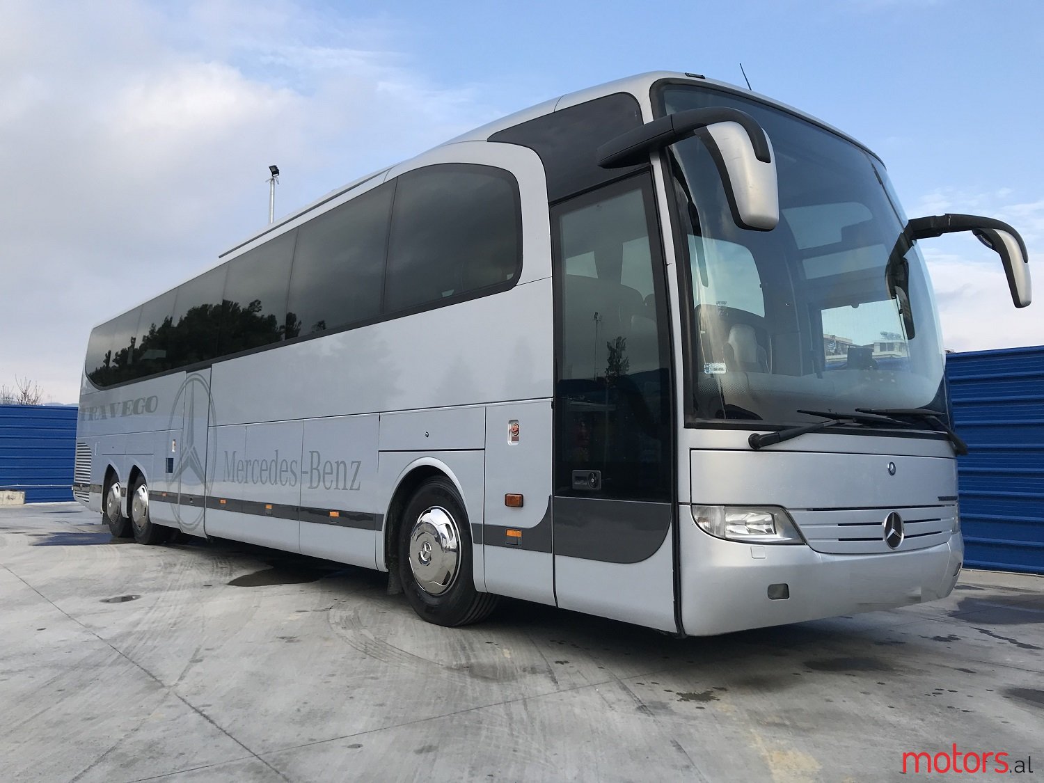 2004' Mercedes-Benz TRAVEGO 17RHD photo #3