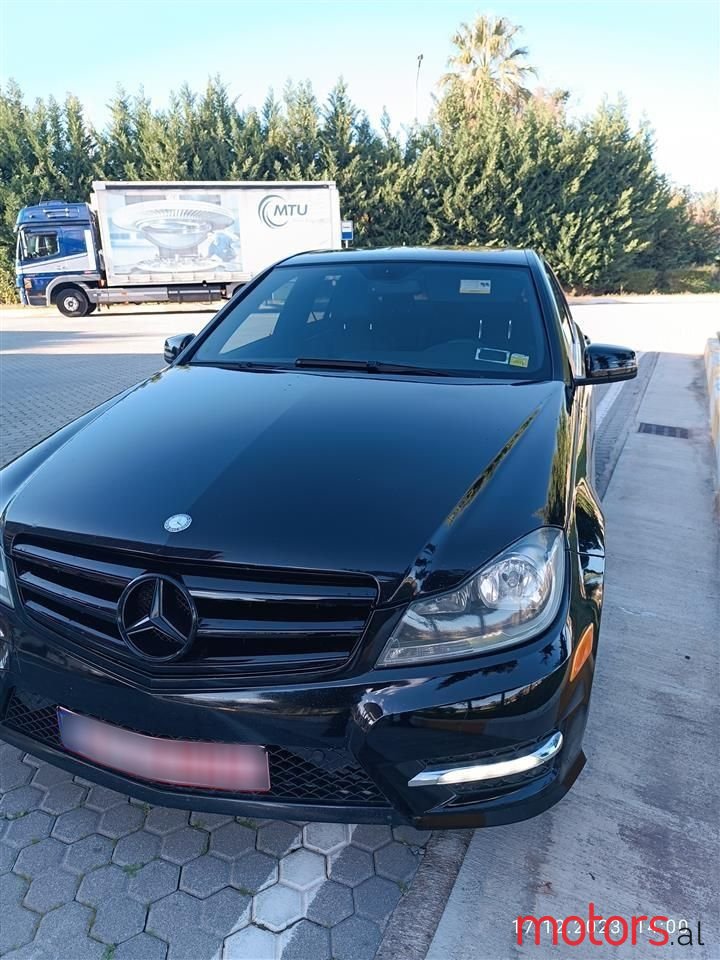 2012' Mercedes-Benz 300 photo #3