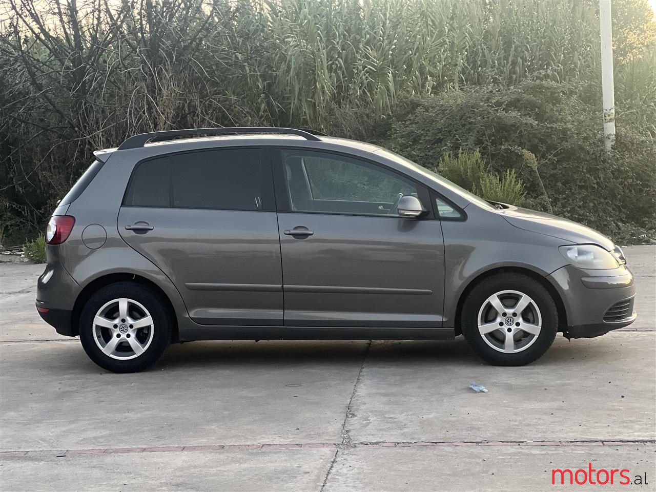 2008' Volkswagen Golf Plus photo #2