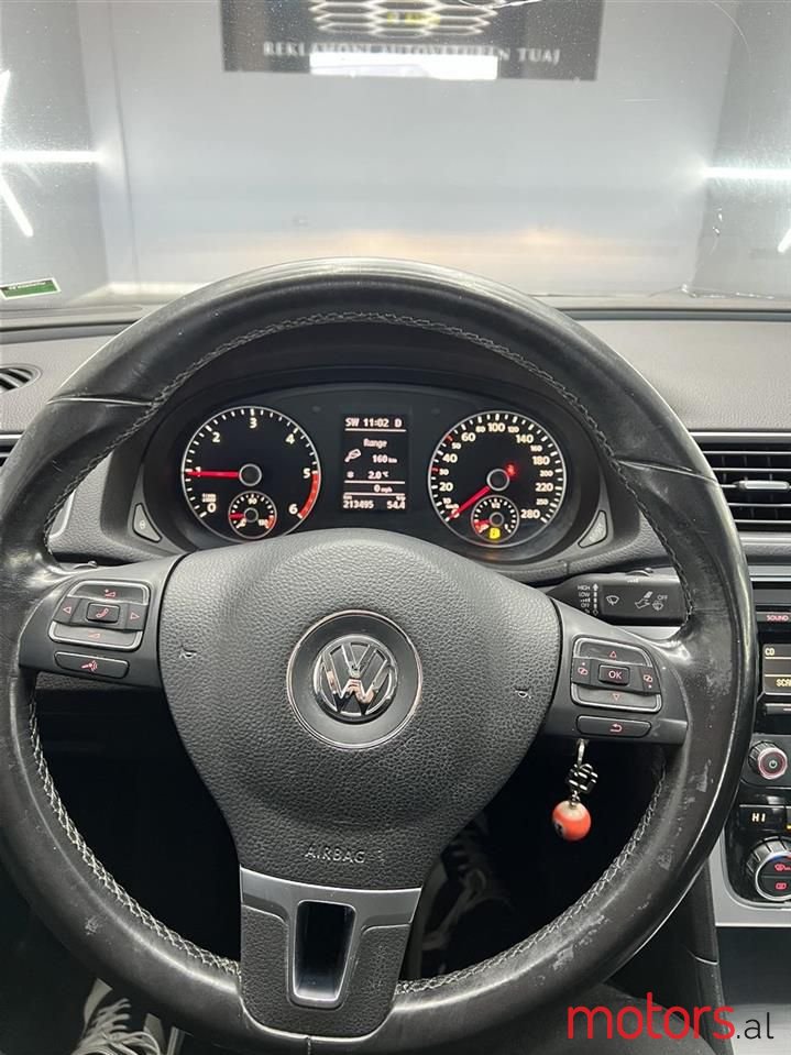 2012' Volkswagen Passat photo #6