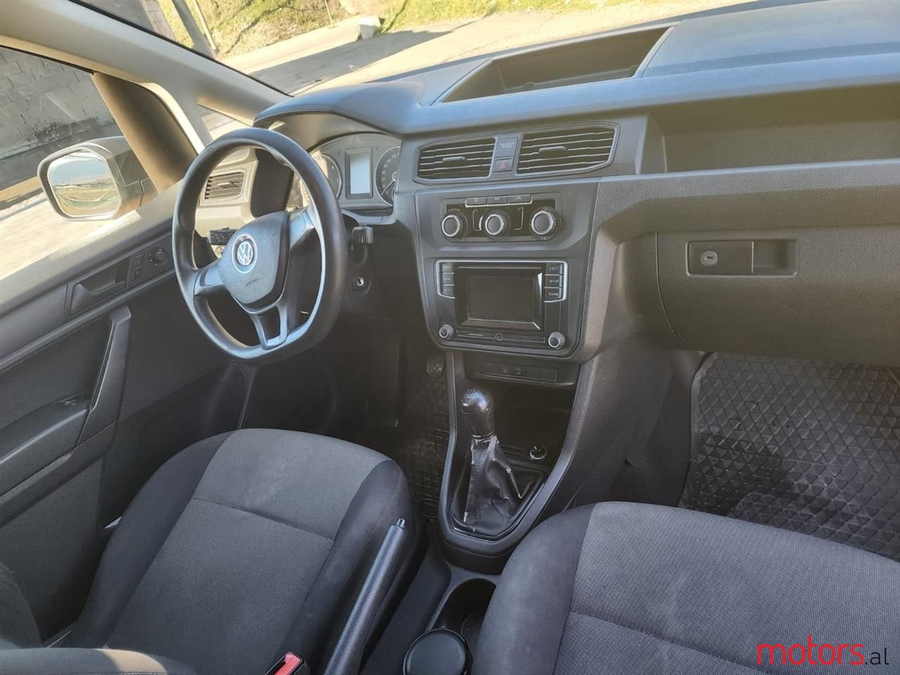 2015' Volkswagen Caddy photo #5