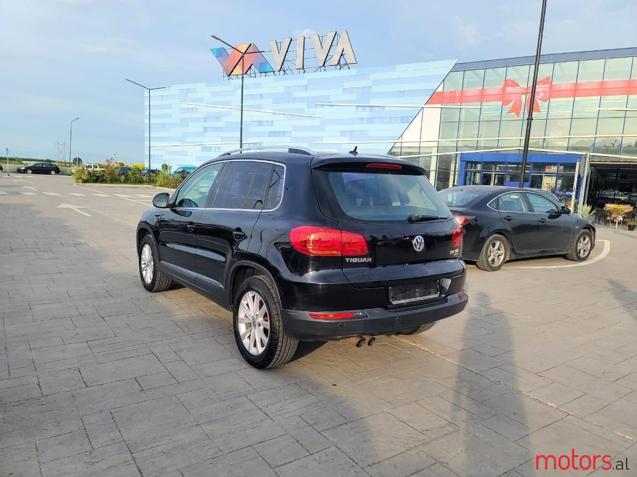 2015' Volkswagen Tiguan photo #6