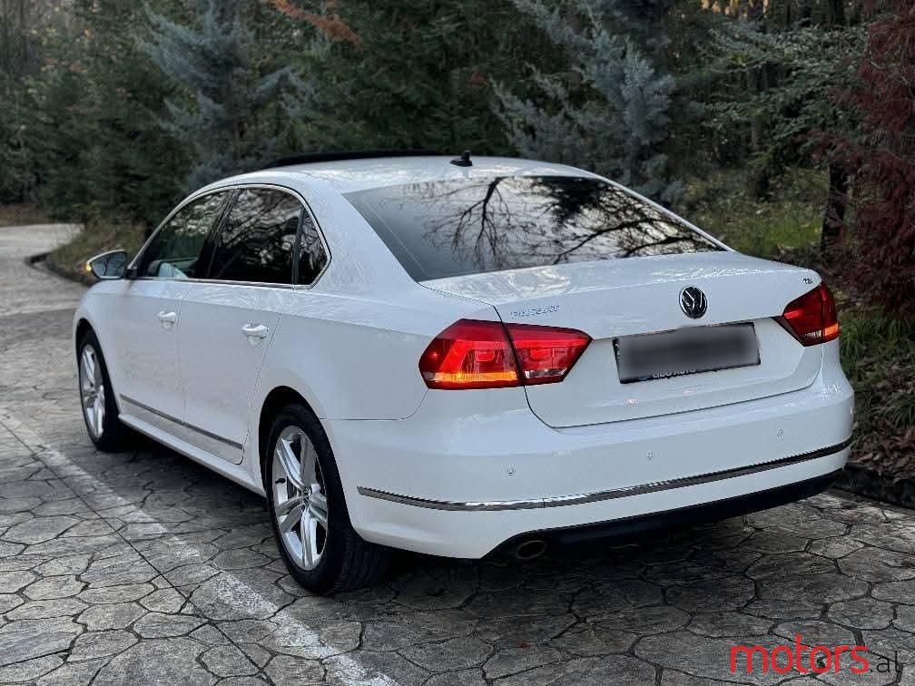 2012' Volkswagen Passat photo #2