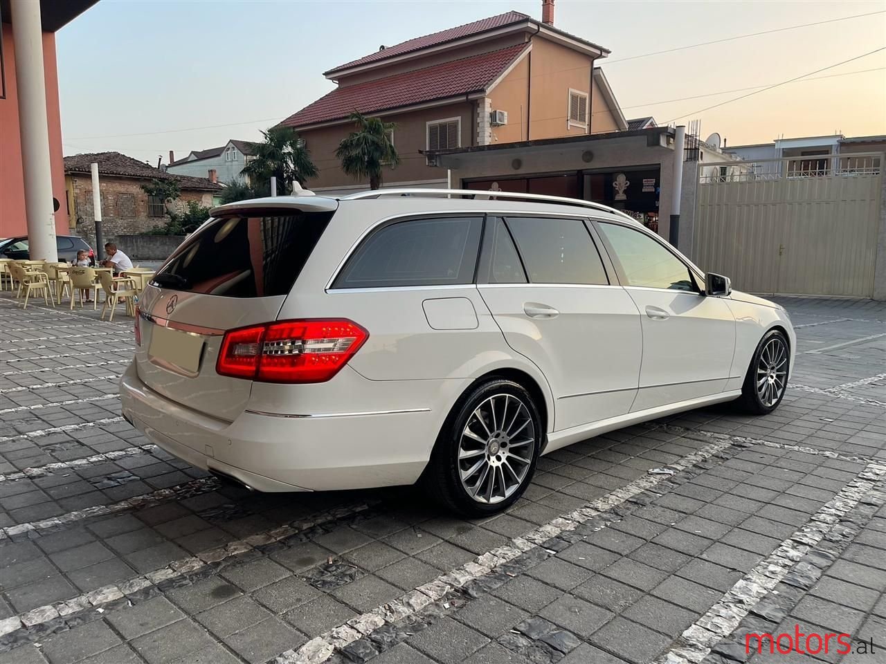 2013' Mercedes-Benz E 200 photo #5