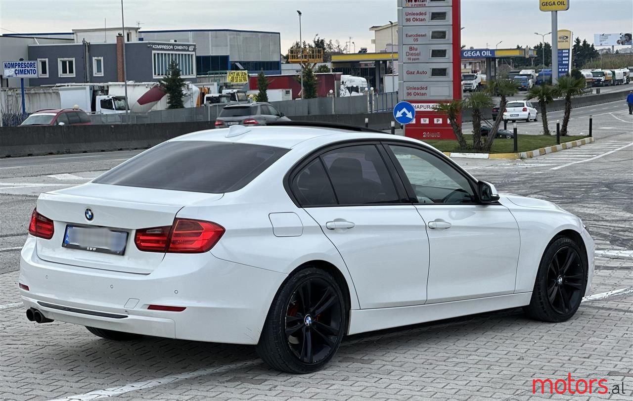 2013' BMW 320 photo #5