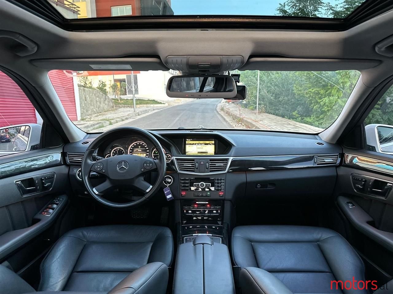 2012' Mercedes-Benz E 220 photo #4