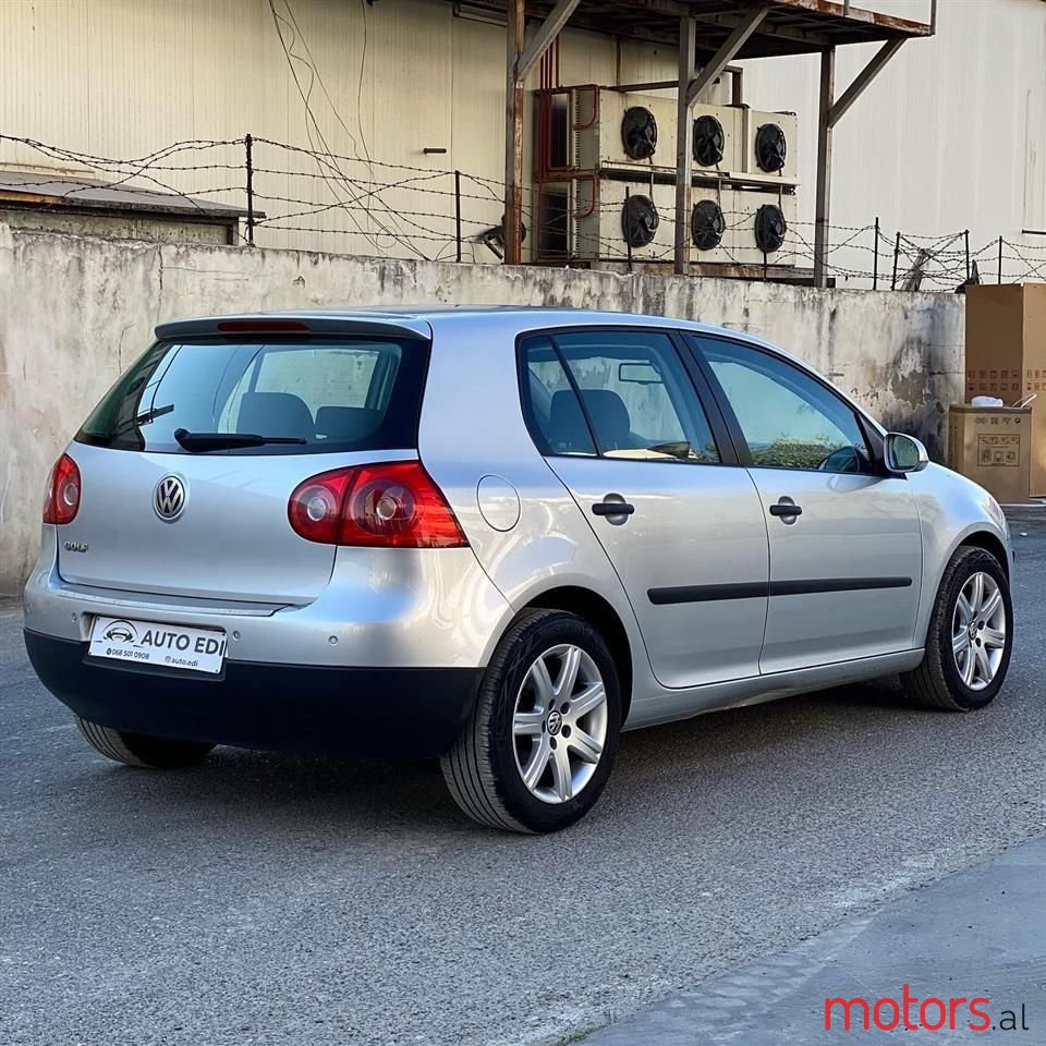 2005' Volkswagen Golf photo #4