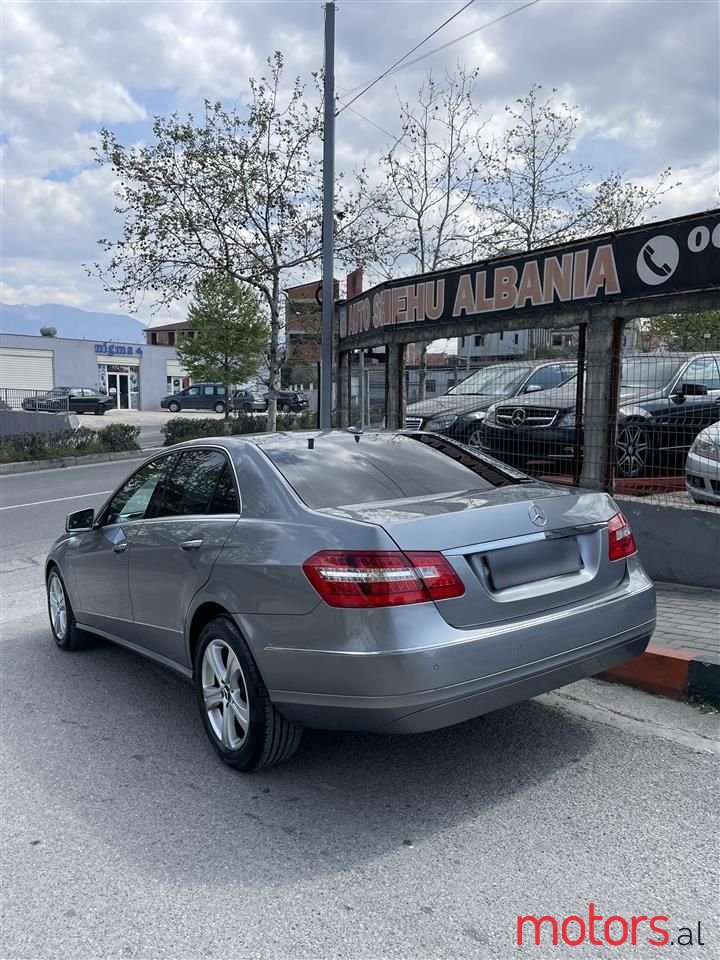 2010' Mercedes-Benz E 220 photo #5