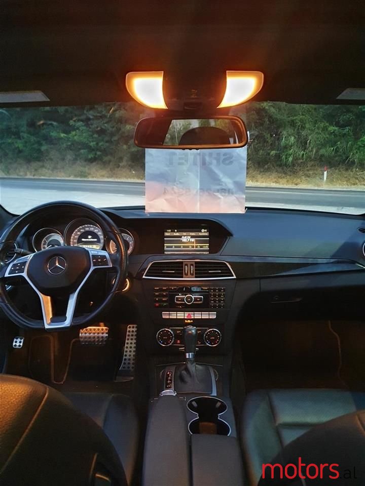 2012' Mercedes-Benz C 300 photo #3