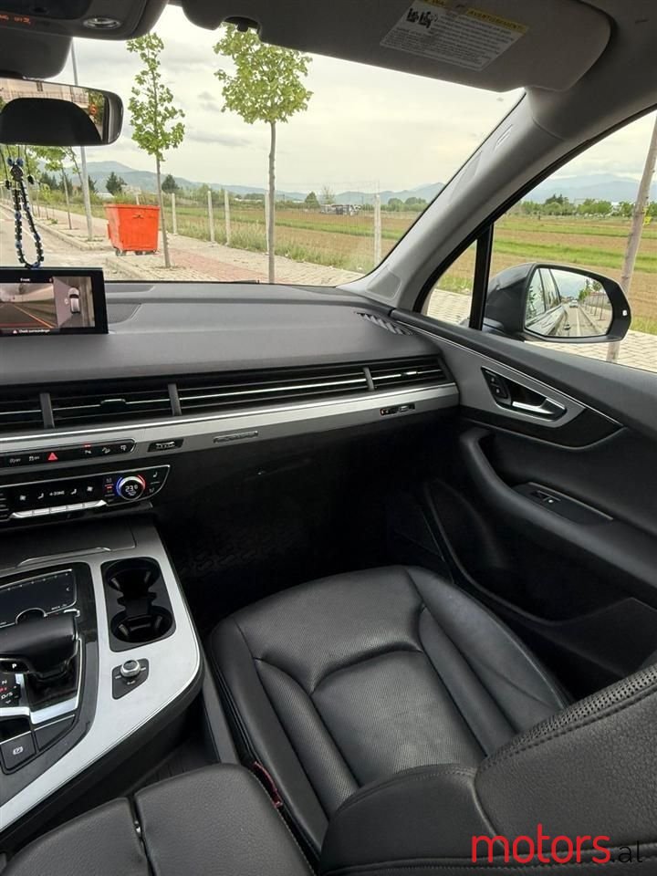 2018' Audi Q7 photo #5