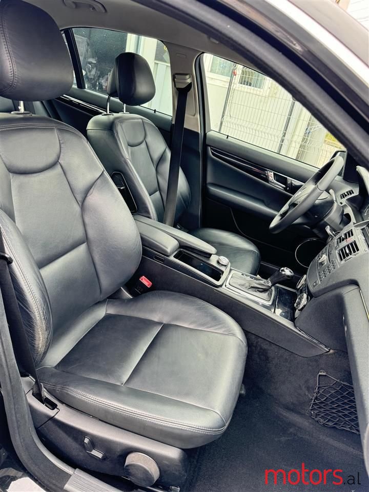 2009' Mercedes-Benz C 220 photo #2