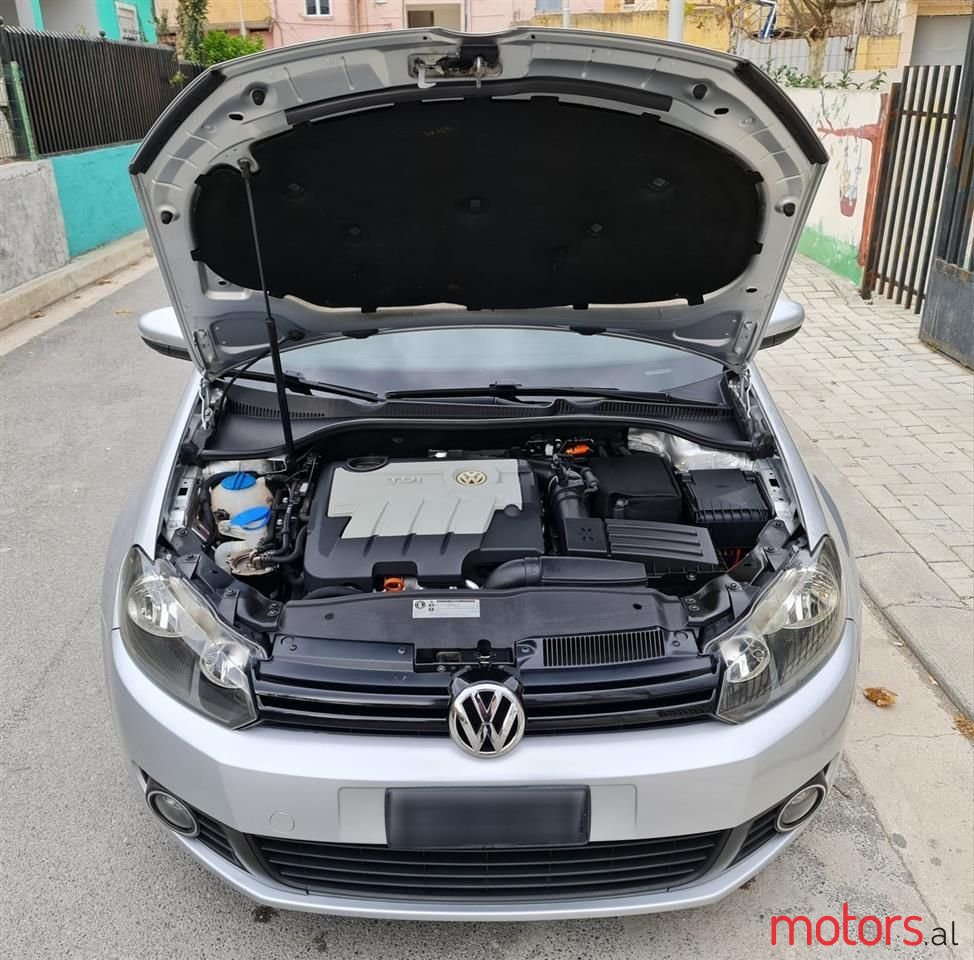 2009' Volkswagen Golf photo #3