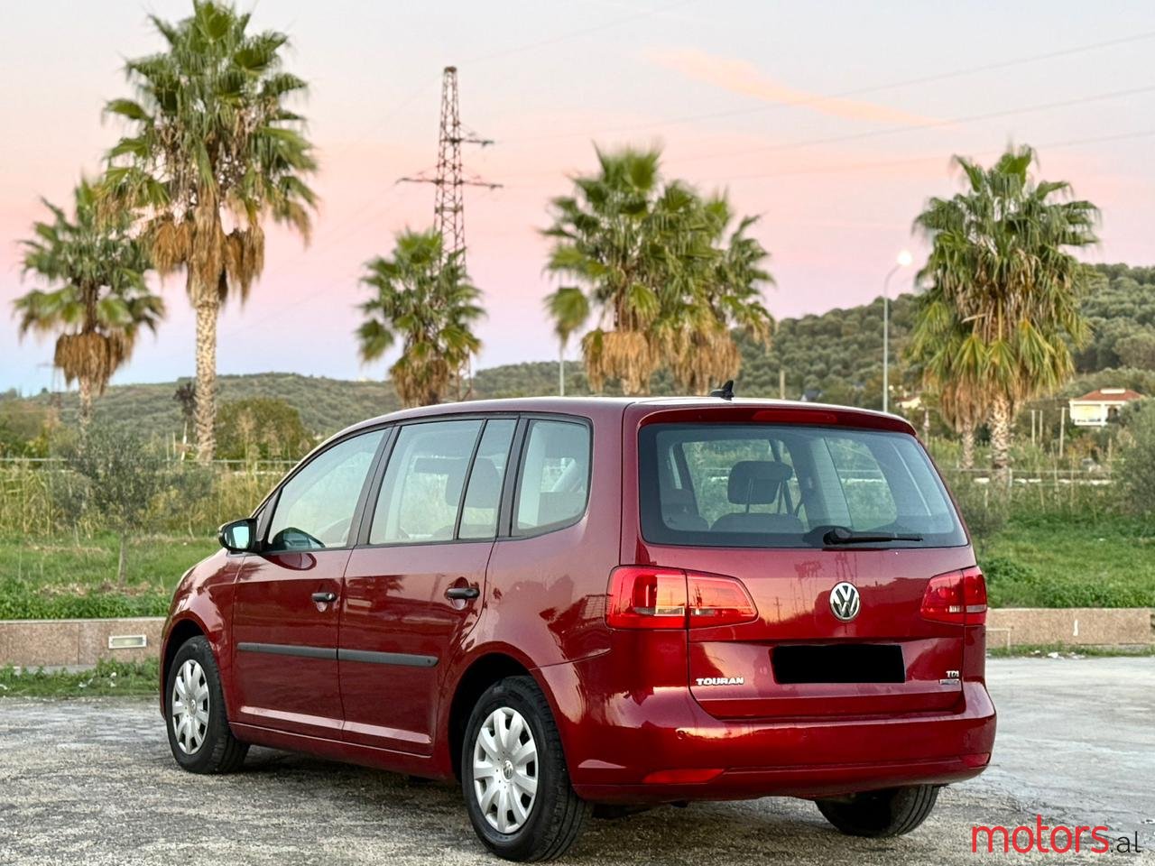 2011' Volkswagen Touran photo #7