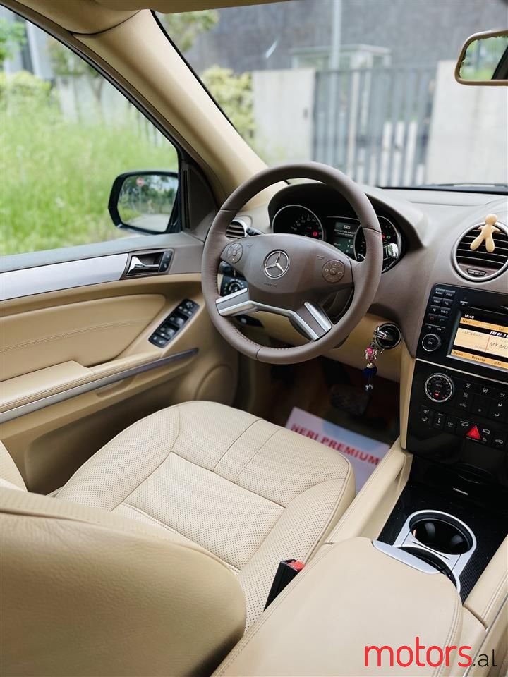 2010' Mercedes-Benz 350 photo #4