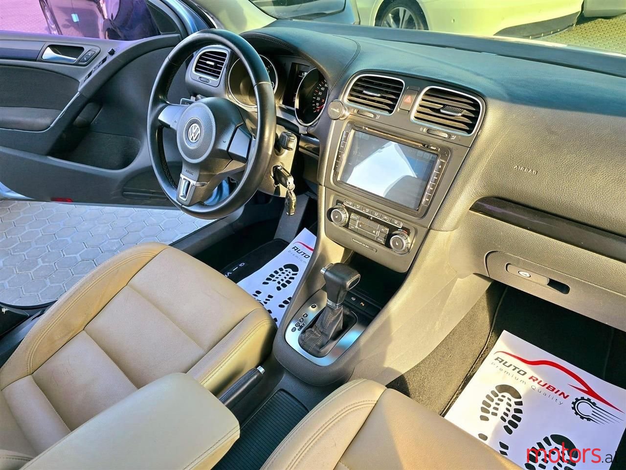 2010' Volkswagen Golf photo #2