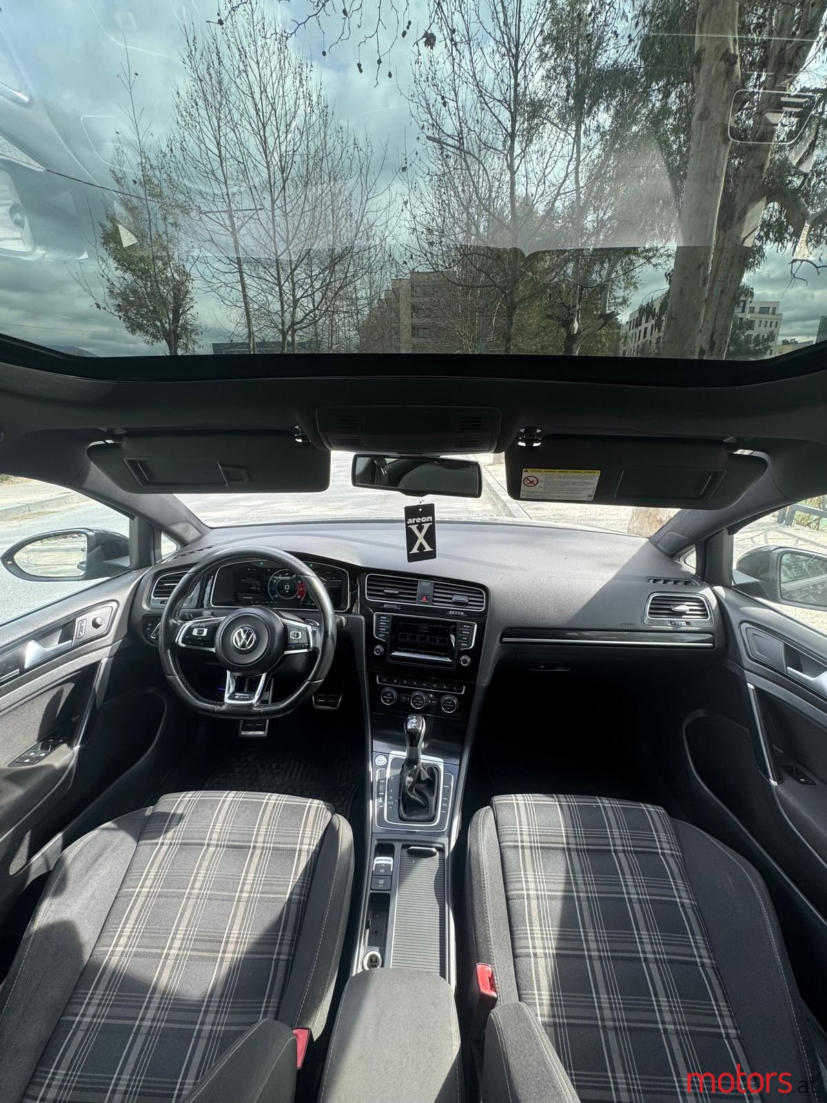 2014' Volkswagen Golf photo #5