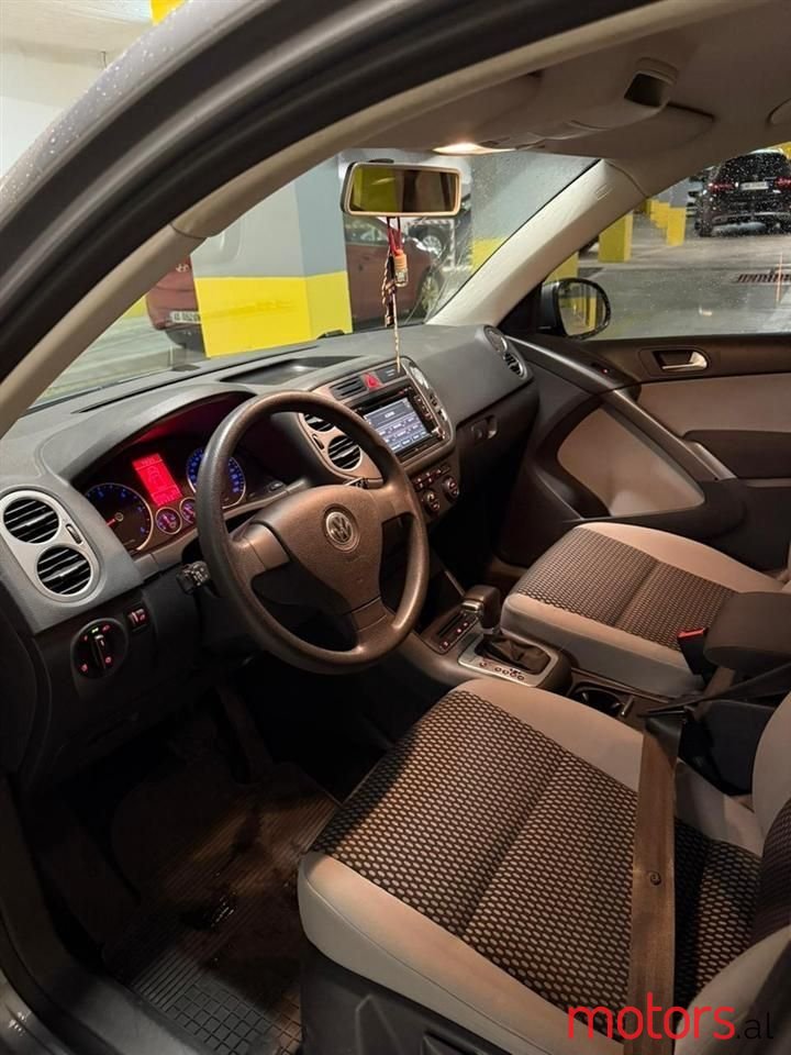 2009' Volkswagen Tiguan photo #5