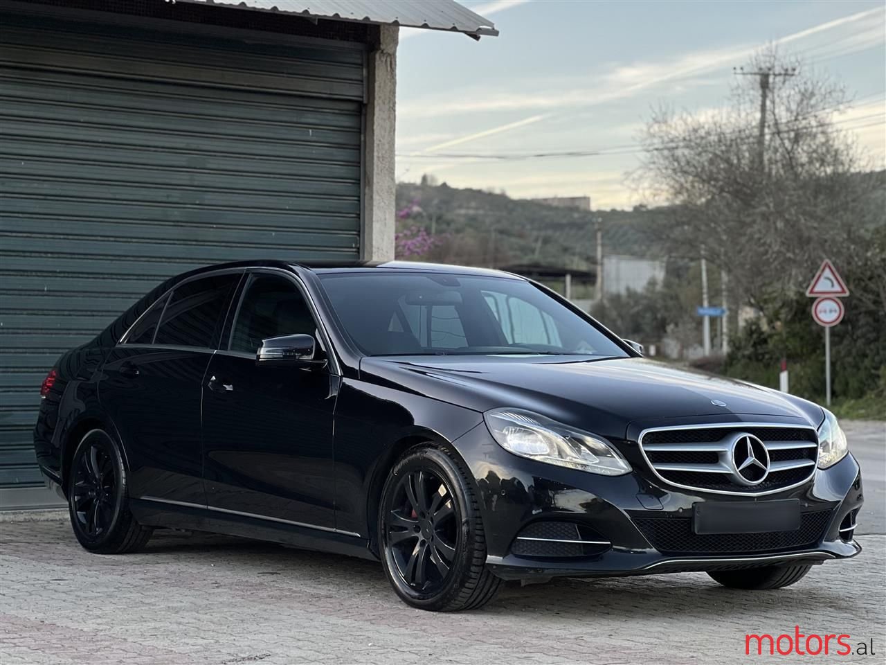 2014' Mercedes-Benz E 220 photo #1