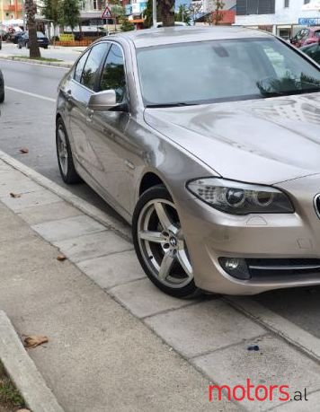 2010' BMW 525 photo #1