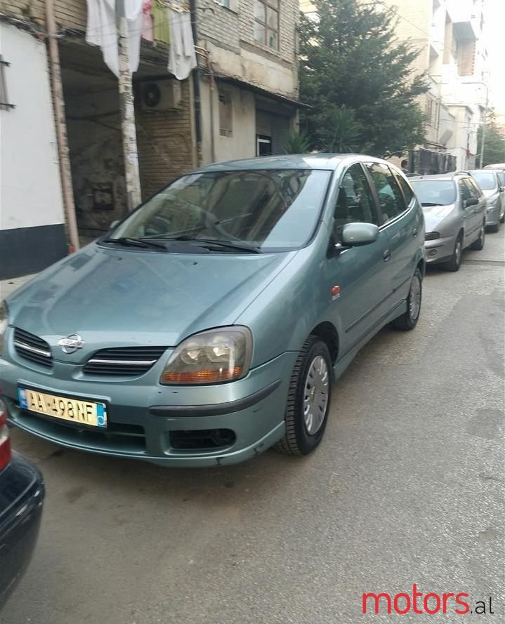 2001' Nissan Almera Tino photo #1