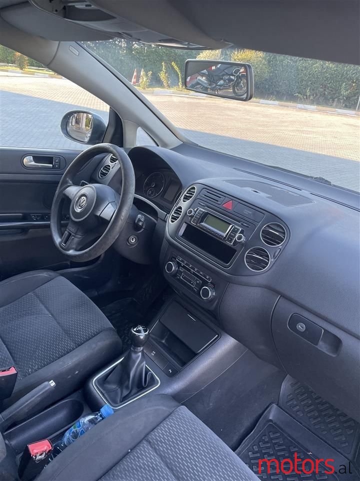 2010' Volkswagen Golf Plus photo #2